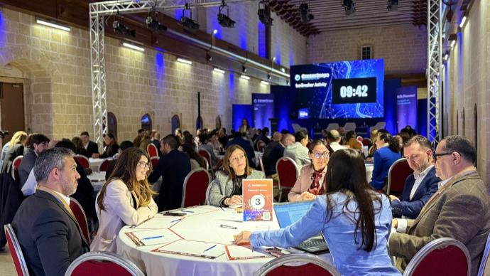 Photo of guests at round table discussions